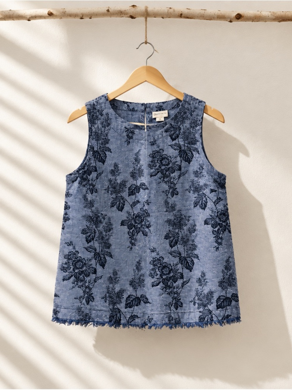 Liz Claiborne Linen Blend Sleeveless Blue Floral Top
